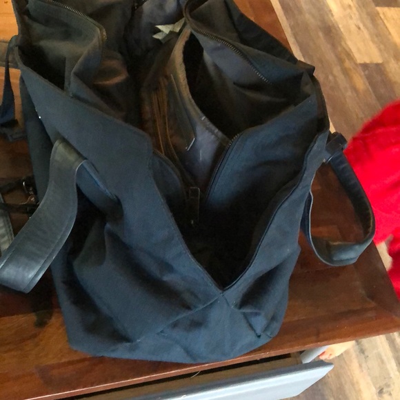 Lululemon “go wold” duffle bag. - Picture 4 of 5